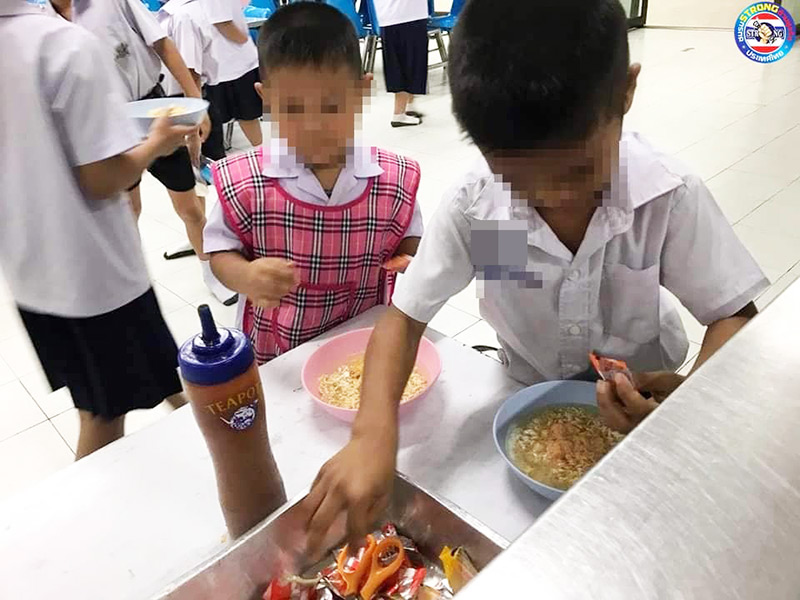ข่าวโรงเรียนให้นักเรียนกินแต่บะหมี่กึ่งสำเร็จรูป ข่าวโรงเรียนให้นักเรียนกินแต่บะหมี่กึ่งสำเร็จรูป