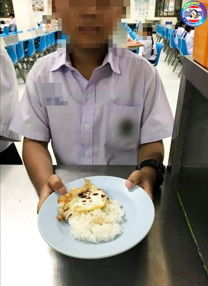 ข่าวโรงเรียนให้นักเรียนกินแต่บะหมี่กึ่งสำเร็จรูป ข่าวโรงเรียนให้นักเรียนกินแต่บะหมี่กึ่งสำเร็จรูป