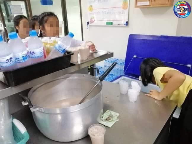 ข่าวโรงเรียนให้นักเรียนกินแต่บะหมี่กึ่งสำเร็จรูป ข่าวโรงเรียนให้นักเรียนกินแต่บะหมี่กึ่งสำเร็จรูป
