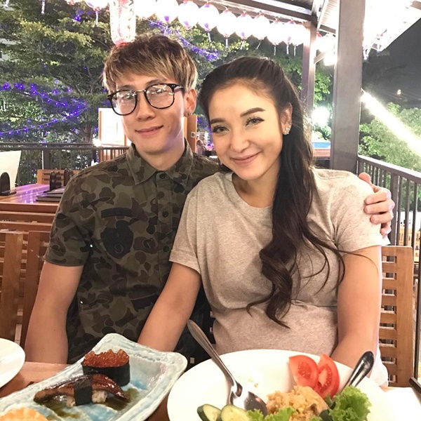 คลิปเบนซ์ เรซซิ่ง บิดเกือบ 300 เจอจับผิด ดูไบหรือดอนเมือง คลิปเบนซ์ เรซซิ่ง บิดเกือบ 300 เจอจับผิด ดูไบหรือดอนเมือง