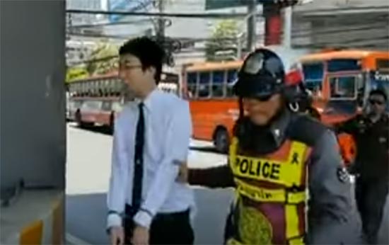 นักศึกษาซิ่งเก๋งชนตำรวจเจ็บ หลังถูกเรียกตรวจขับรถผิดเลน - พบประวัติป่วยจิต นักศึกษาซิ่งเก๋งชนตำรวจเจ็บ หลังถูกเรียกตรวจขับรถผิดเลน - พบประวัติป่วยจิต