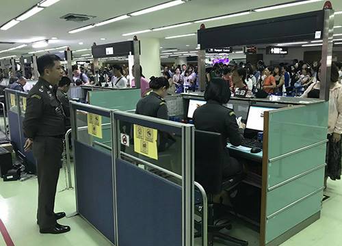 สตม. ระดมตำรวจ 200 นาย ลงสุวรรณภูมิ-ดอนเมือง สตม. ระดมตำรวจ 200 นาย ลงสุวรรณภูมิ-ดอนเมือง