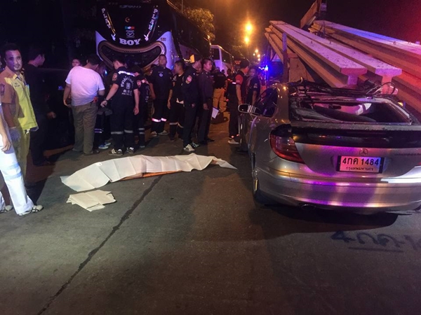 เบนซ์ชนท้ายรถบรรทุก